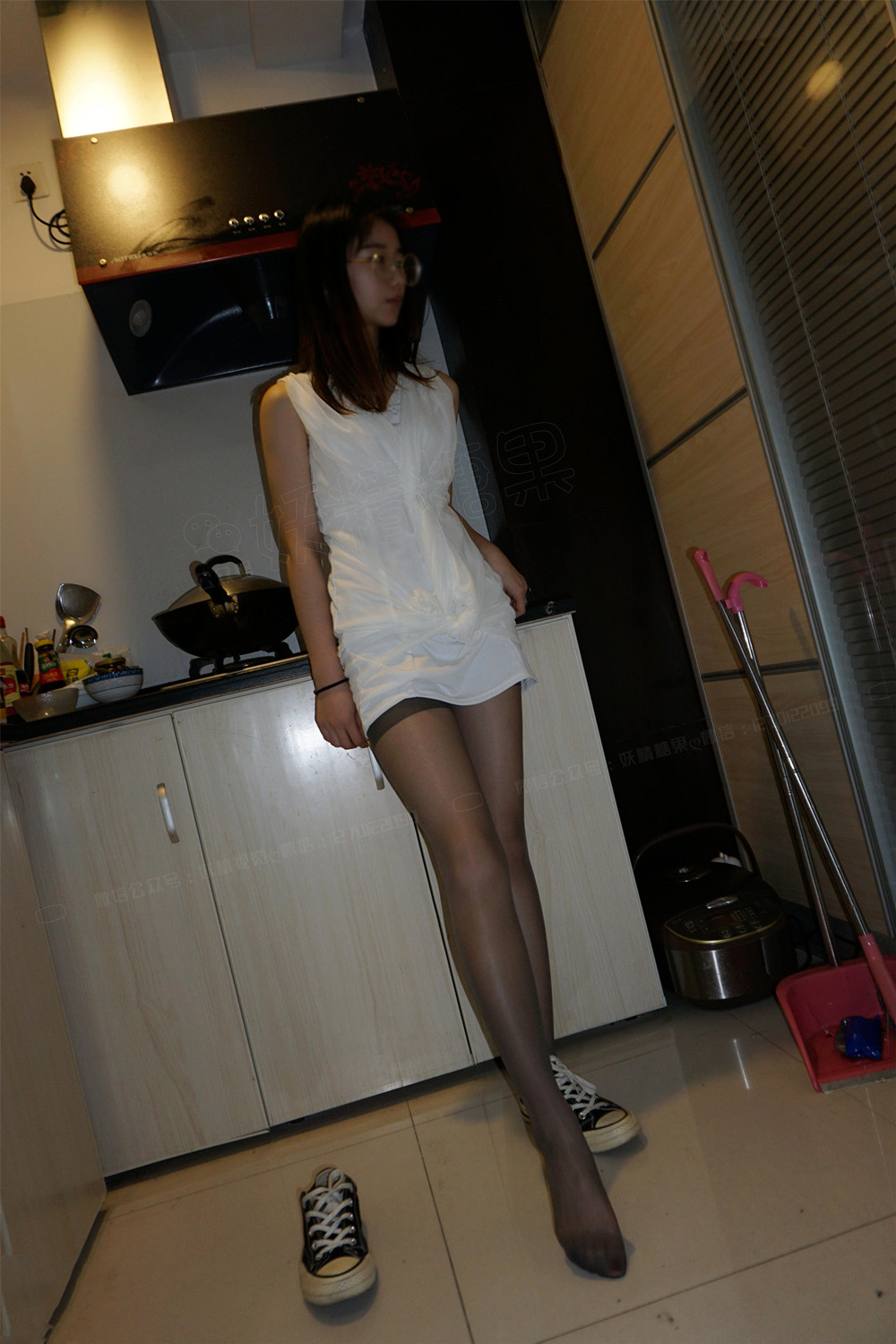 [妖精视觉] NO.165 vivi  什么是【5D，512针】丝袜？ [69P]