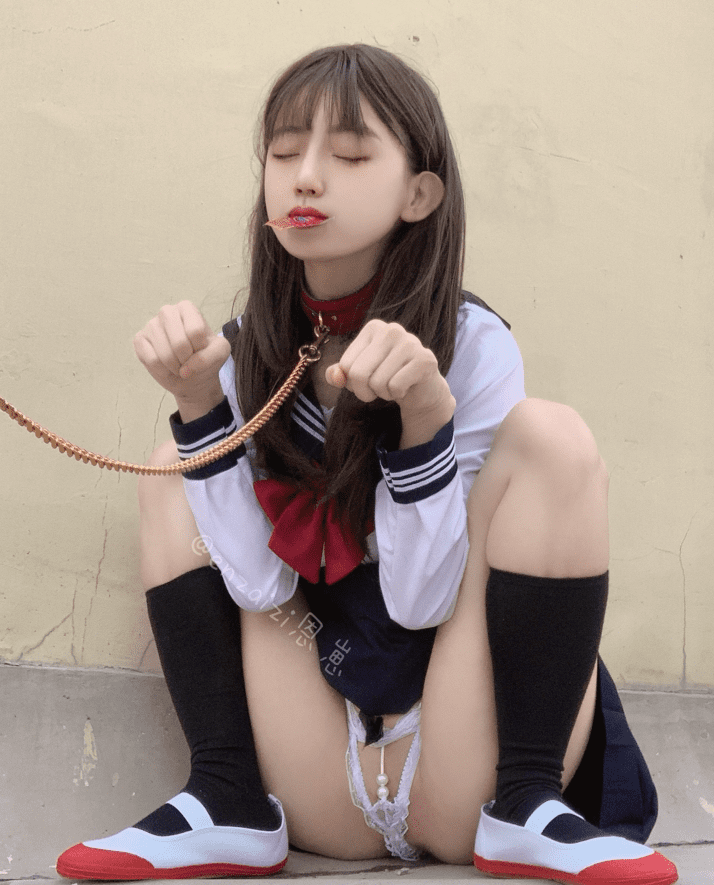 恩崽 – 天台水手服[125P1V-298MB]VIP-森女部落