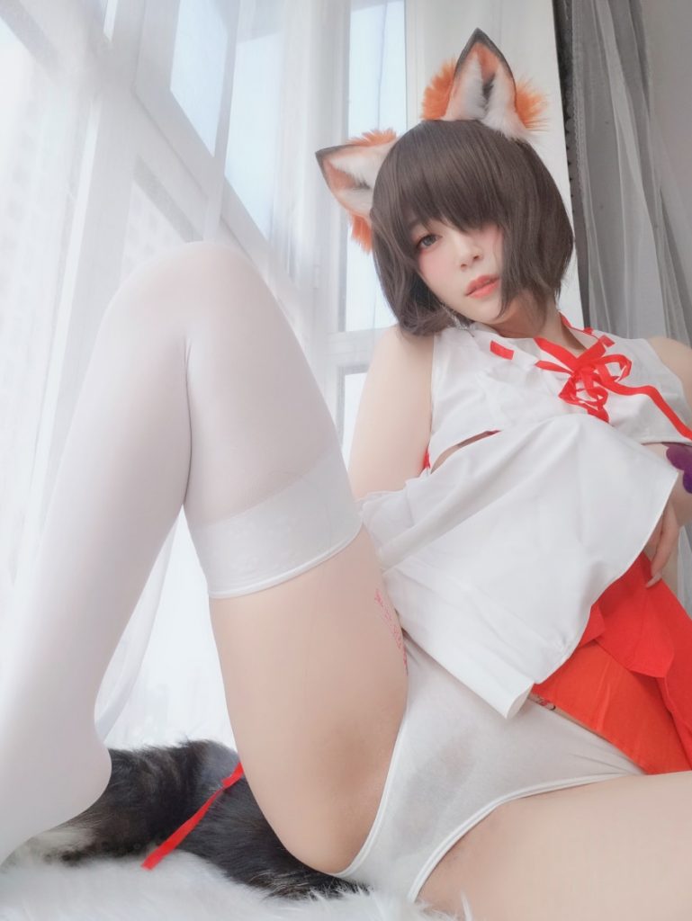 白银81 NO.140 神社小狐狸[93P7V-596MB]VIP-森女部落